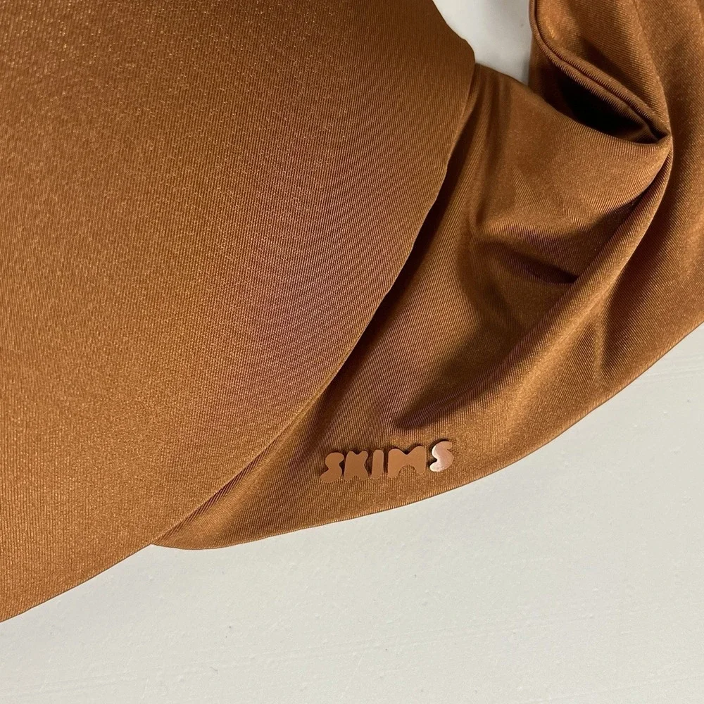 SKIMS Bronze Brown Wireless Form Push Up Plunge Bra size 38D EUC‎
